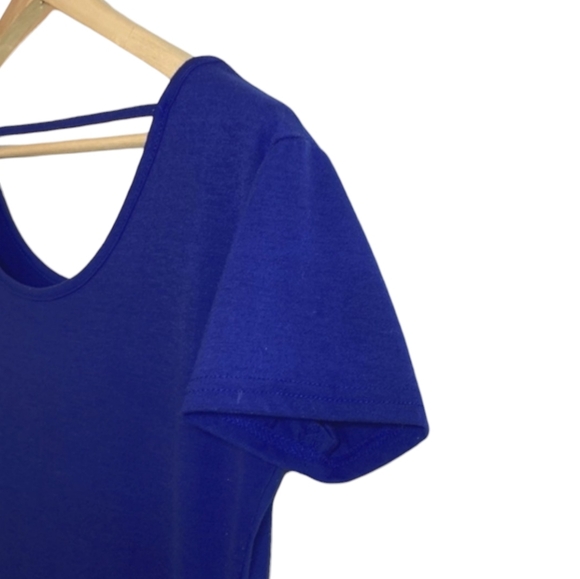 Tee Shirt Tunic w|Keyhole Back Opening Accent - Picture 3 of 7